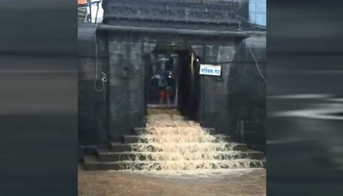 जब सावन के महीने में भोले पर जल अर्पण करने पहुंची मां गोदावरी, देखिए ये अद्भुत VIDEO