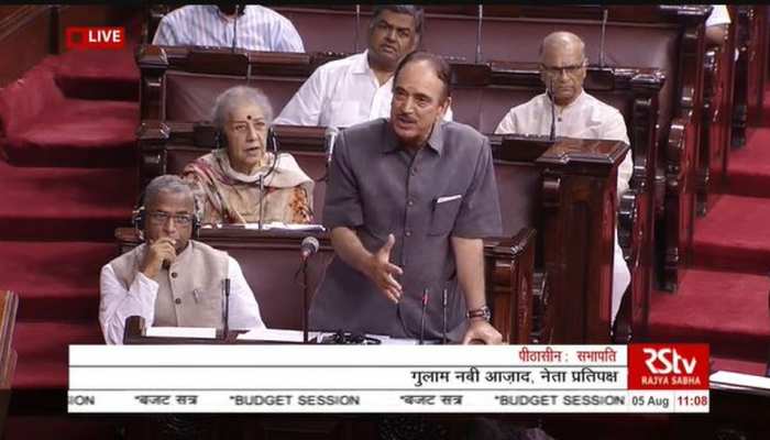राज्यसभा में जम्मू कश्मीर को लेकर विपक्ष का हंगामा, गुलाम नबी ने कहा 'पहले हालातों पर हो चर्चा' राज्यसभा में जम्मू कश्मीर को लेकर विपक्ष का हंगामा, गुलाम नबी ने कहा 'पहले हालातों पर हो चर्चा'