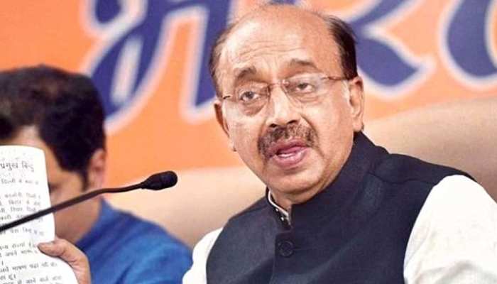 'मैंने संविधान की किताब फाड़ने से रोका तो कांग्रेस सांसद ने मुझ पर हमला किया' 'मैंने संविधान की किताब फाड़ने से रोका तो कांग्रेस सांसद ने मुझ पर हमला किया'