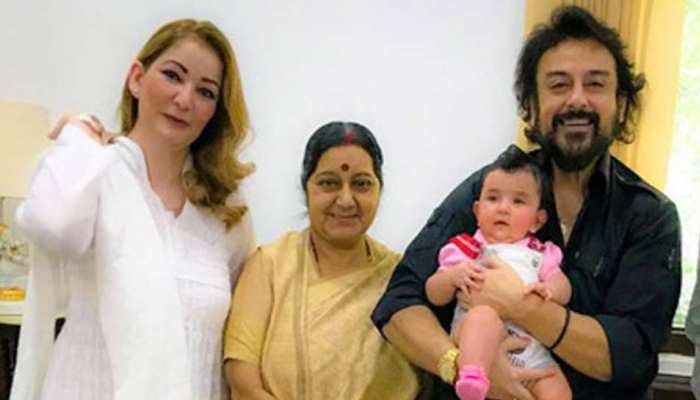 सुषमा स्वराज के निधन पर भावुक हुए सिंगर अदनान सामी, बोले- 'वो मेरी मां जैसी थीं' सुषमा स्वराज के निधन पर भावुक हुए सिंगर अदनान सामी, बोले- 'वो मेरी मां जैसी थीं'