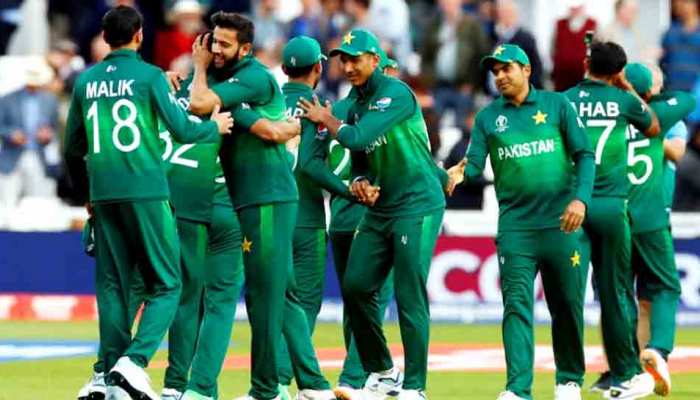 Cricket: पाकिस्तानी कोचिंग स्टाफ की छुट्टी; आर्थर, फ्लावर, महमूद सबको हटाया Cricket: पाकिस्तानी कोचिंग स्टाफ की छुट्टी; आर्थर, फ्लावर, महमूद सबको हटाया