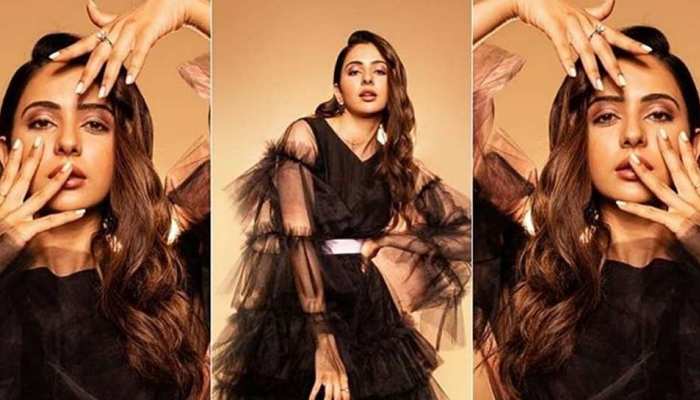 नोरा फतेही को टक्कर देने की तैयारी में हैं रकुल प्रीत सिंह, सीख रही हैं बेली डांस नोरा फतेही को टक्कर देने की तैयारी में हैं रकुल प्रीत सिंह, सीख रही हैं बेली डांस