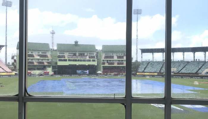 INDvsWI 1st ODI: भारत-वेस्टइंडीज मैच में बारिश ने डाला खलल, टॉस में देरी INDvsWI 1st ODI: भारत-वेस्टइंडीज मैच में बारिश ने डाला खलल, टॉस में देरी