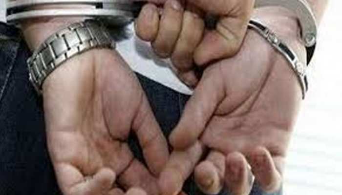 प्रतापगढ़: महिला से दुष्कर्म और हत्या के मामले में 3 आरोपी गिरफ्तार, लंबे समय से थे फरार प्रतापगढ़: महिला से दुष्कर्म और हत्या के मामले में 3 आरोपी गिरफ्तार, लंबे समय से थे फरार