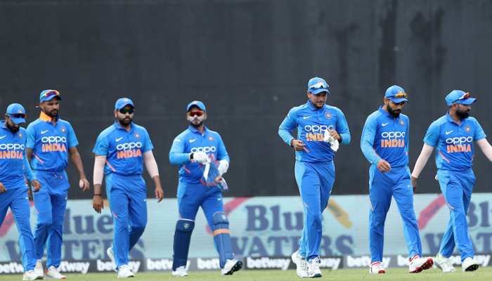 India vs West Indies 1st ODI: वेस्टइंडीज ने गंवाया एक विकेट, बारिश ने दूसरी बार रोका खेल India vs West Indies 1st ODI: वेस्टइंडीज ने गंवाया एक विकेट, बारिश ने दूसरी बार रोका खेल