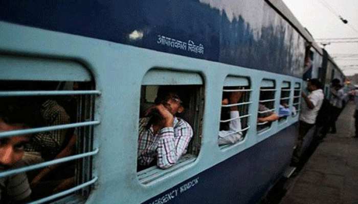 IRCTC वेबसाइट से टिकट बुकिंग होने वाली है महंगी, रेलवे फिर वसूलेगा चार्ज IRCTC वेबसाइट से टिकट बुकिंग होने वाली है महंगी, रेलवे फिर वसूलेगा चार्ज
