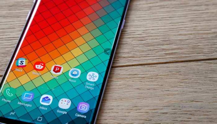 Samsung ने पेश किए दो प्रीमियम स्मार्टफोन, फीचर्स और कीमत यहां जानें Samsung ने पेश किए दो प्रीमियम स्मार्टफोन, फीचर्स और कीमत यहां जानें