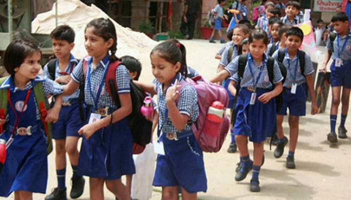 आर्टिकल 370 हटने के बाद जम्मू-कश्मीर में हालात हो रहे सामान्य, कठुआ और सांबा में खुले स्कूल आर्टिकल 370 हटने के बाद जम्मू-कश्मीर में हालात हो रहे सामान्य, कठुआ और सांबा में खुले स्कूल