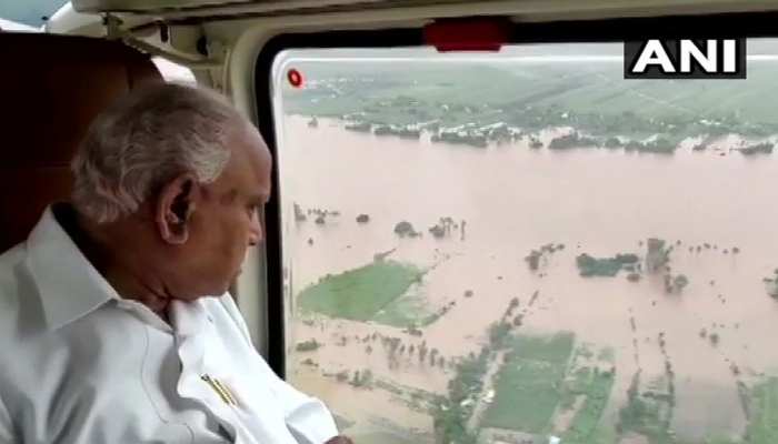 कर्नाटक CM येदियुरप्पा ने किया बाढ़ प्रभावित इलाकों का हवाई दौरा, केरल में बचाए गए 22 हजार लोग कर्नाटक CM येदियुरप्पा ने किया बाढ़ प्रभावित इलाकों का हवाई दौरा, केरल में बचाए गए 22 हजार लोग