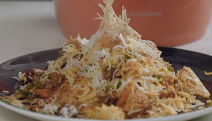 बकरीद पर मेहमानों को खिलाएं घर पर बनी टेस्टी कश्मीरी बिरयानी, यहां है Recipe बकरीद पर मेहमानों को खिलाएं घर पर बनी टेस्टी कश्मीरी बिरयानी, यहां है Recipe