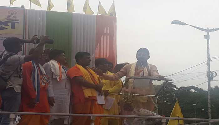 पश्चिम बंगाल: अब हिंदू कार्ड खेलने की तैयारी में तृणमूल कांग्रेस, पुरोहितों को मिलेगी कुछ खास सौगात पश्चिम बंगाल: अब हिंदू कार्ड खेलने की तैयारी में तृणमूल कांग्रेस, पुरोहितों को मिलेगी कुछ खास सौगात