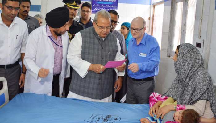 कश्मीर का हाल जानने दौरे पर निकले राज्यपाल मलिक, बोले- 'लोगों को ईद मनाने के लिए दी जाएगी छूट' कश्मीर का हाल जानने दौरे पर निकले राज्यपाल मलिक, बोले- 'लोगों को ईद मनाने के लिए दी जाएगी छूट'
