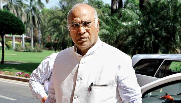 राहुल गांधी ही हमारे नेता हैं, हम उनको मनाने की कोशिश करेंगे : खड़गे राहुल गांधी ही हमारे नेता हैं, हम उनको मनाने की कोशिश करेंगे : खड़गे