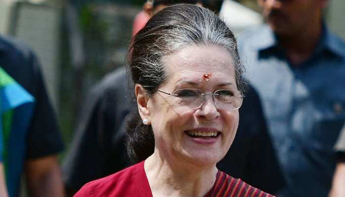 CWC ने लिया बड़ा फैसला, सोनिया गांधी बनीं कांग्रेस की नई अंतरिम अध्यक्ष CWC ने लिया बड़ा फैसला, सोनिया गांधी बनीं कांग्रेस की नई अंतरिम अध्यक्ष
