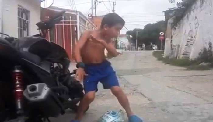 सिक्‍योरिटी सायरन पर फुल टू धमाल है बच्‍चे का स्‍वैग डांस, देखिए VIDEO