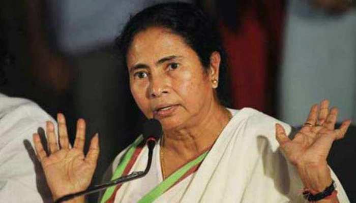 दुर्गा पूजा समितियों को आयकर विभाग के नोटिस पर भड़कीं ममता, TMC विरोध में देगी धरना दुर्गा पूजा समितियों को आयकर विभाग के नोटिस पर भड़कीं ममता, TMC विरोध में देगी धरना