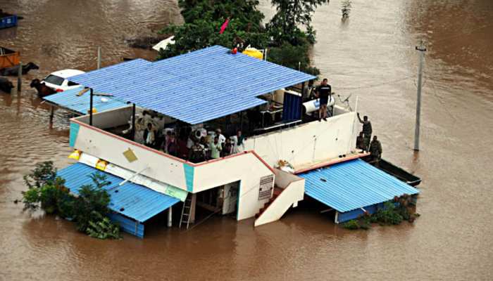 देश में बाढ़ से मचा हाहाकार, अब तक 200 से ज्यादा की गई जान देश में बाढ़ से मचा हाहाकार, अब तक 200 से ज्यादा की गई जान