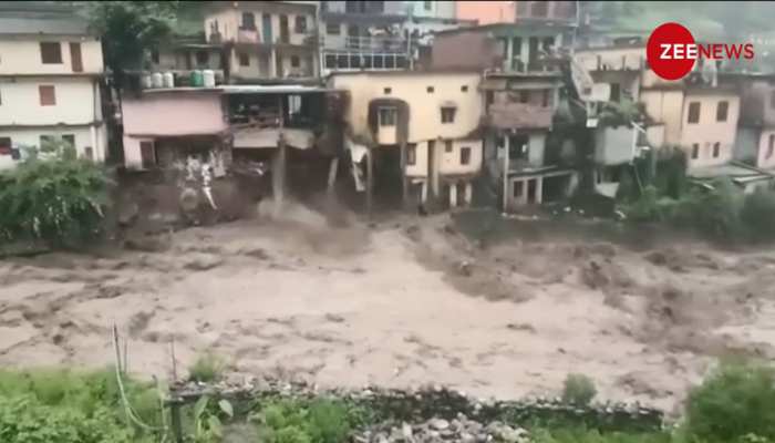 VIDEO: चमोली में पानी का तांडव, देखते-देखते यूं धराशाई हो गई तीन मंजिला इमारत