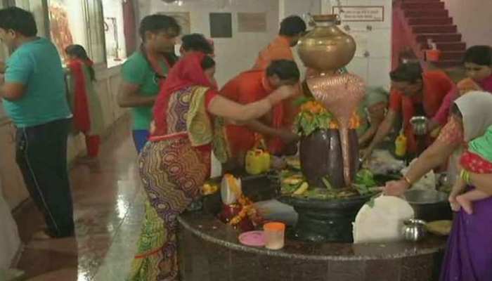 राजस्थान: अंतिम सोमवारी पर शिवालयों में भक्तों की उमड़ी भीड़, निकली शोभायात्रा राजस्थान: अंतिम सोमवारी पर शिवालयों में भक्तों की उमड़ी भीड़, निकली शोभायात्रा