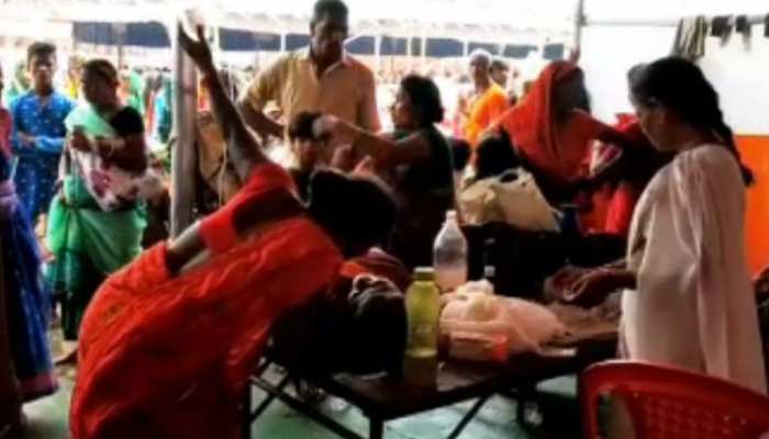 बिहार: लखीसराय के अशोकधाम मंदिर में मची भगदड़, एक श्रद्धालु की मौत बिहार: लखीसराय के अशोकधाम मंदिर में मची भगदड़, एक श्रद्धालु की मौत