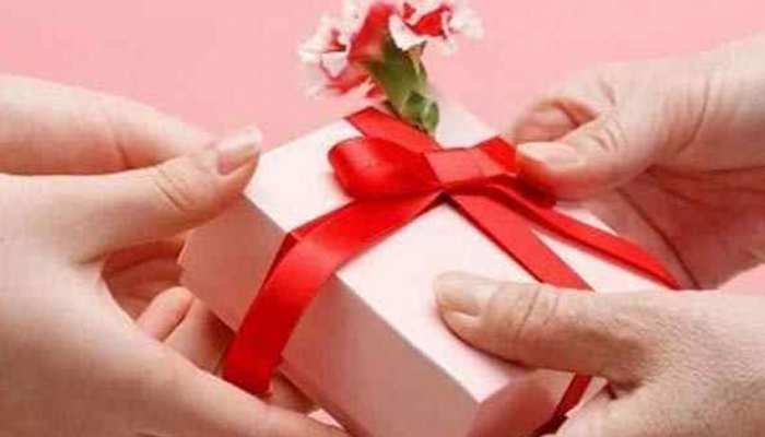 रक्षाबंधन स्पेशल: राखी पर बहन को दे कुछ इस तरह का तोहफा, वो हमेशा रखेगी याद