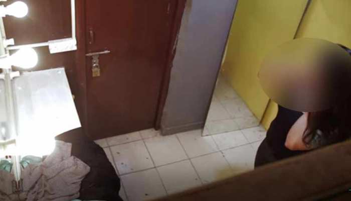 ट्रायल रूम में कपड़े बदल रही थी लड़की, अचानक दिखा हिडन कैमरा और फिर... ट्रायल रूम में कपड़े बदल रही थी लड़की, अचानक दिखा हिडन कैमरा और फिर...