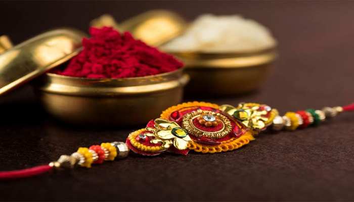 Raksha Bandhan 2019 : इस शुभ मुहूर्त में भाई के हाथों पर बांधे रेशम का धागा, जानिए