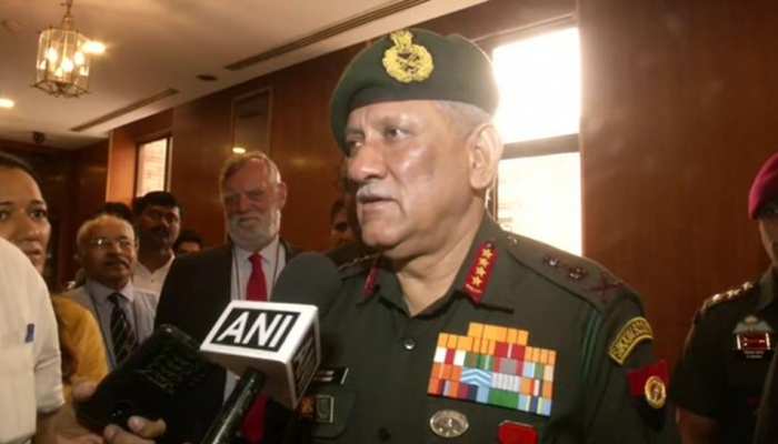 हम कश्मीर के लोगों से बिना बंदूक के मिलते रहे हैं, पाक की हरकत पर भी है नजरः सेना प्रमुख हम कश्मीर के लोगों से बिना बंदूक के मिलते रहे हैं, पाक की हरकत पर भी है नजरः सेना प्रमुख