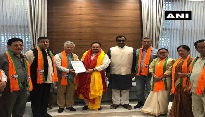 सिक्किम में BJP को बड़ी सफलता, SDF के 10 विधायक भाजपा में हुए शामिल सिक्किम में BJP को बड़ी सफलता, SDF के 10 विधायक भाजपा में हुए शामिल