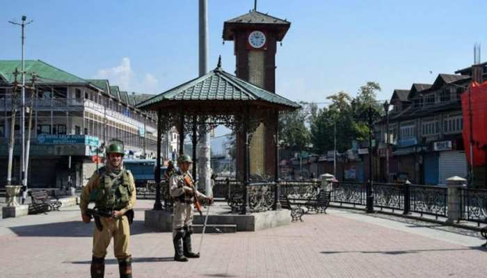 भारत के 73वें स्वतंत्रता दिवस पर लाल चौक पर 35 युवा फहराएंगे तिरंगा, अयोध्या से जत्था रवाना भारत के 73वें स्वतंत्रता दिवस पर लाल चौक पर 35 युवा फहराएंगे तिरंगा, अयोध्या से जत्था रवाना