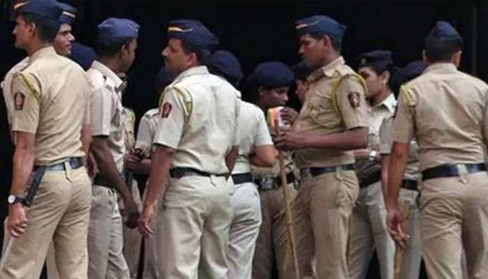 रैन बसेरा संचालकों की मदद से कई महीनों बाद अपने परिवार से मिल पाई एक बेटी, भावुक कर देगी कहानी रैन बसेरा संचालकों की मदद से कई महीनों बाद अपने परिवार से मिल पाई एक बेटी, भावुक कर देगी कहानी