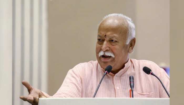 RSS प्रमुख मोहन भागवत ने लोगों का हवाला देते हुए कहा, 'मोदी है तो मुमकिन है' RSS प्रमुख मोहन भागवत ने लोगों का हवाला देते हुए कहा, 'मोदी है तो मुमकिन है'