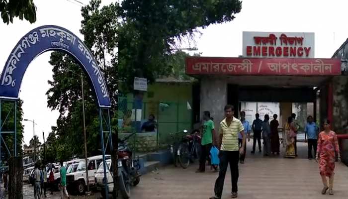 पश्चिम बंगालः झंडा फरहाने को लेकर आपस में भिड़े बीजेपी-टीएमसी कार्यकर्ता, 12 घायल पश्चिम बंगालः झंडा फरहाने को लेकर आपस में भिड़े बीजेपी-टीएमसी कार्यकर्ता, 12 घायल