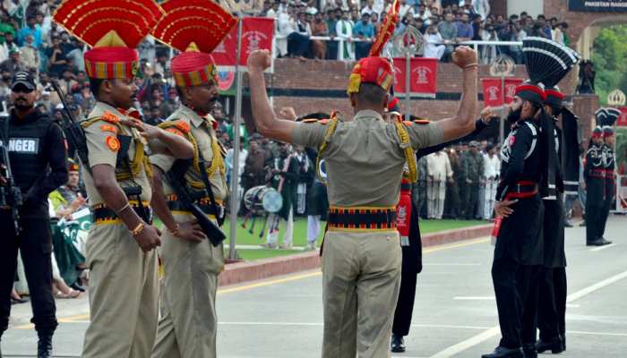 VIDEO: अटारी-वाघा बॉर्डर पर स्वतंत्रता दिवस का जश्न, पाकिस्तान से शुभकामनाएं और मिठाई नहीं बांटी VIDEO: अटारी-वाघा बॉर्डर पर स्वतंत्रता दिवस का जश्न, पाकिस्तान से शुभकामनाएं और मिठाई नहीं बांटी
