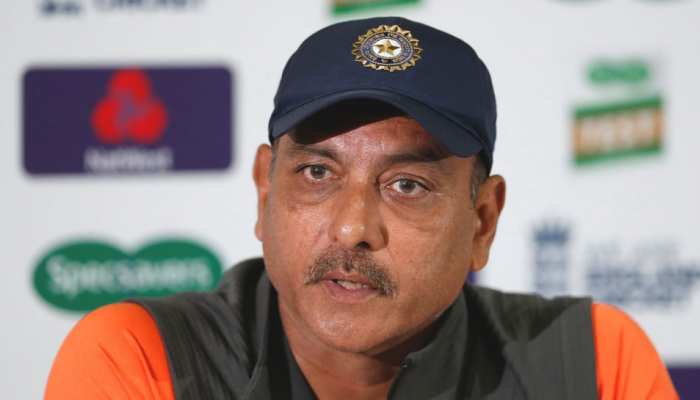 रवि शास्त्री बने रहेंगे टीम इंडिया के कोच, इन 5 लोगों को छोड़ा रेस में पीछे रवि शास्त्री बने रहेंगे टीम इंडिया के कोच, इन 5 लोगों को छोड़ा रेस में पीछे