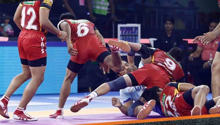 PKL-7 : बेंगलुरु बुल्स ने तमिल थलाइवाज को दी करारी शिकस्त PKL-7 : बेंगलुरु बुल्स ने तमिल थलाइवाज को दी करारी शिकस्त