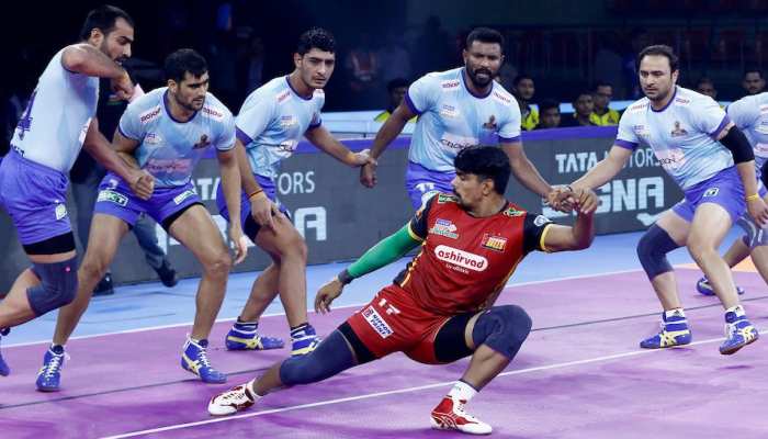 प्रो कबड्डी लीग-7: दबंग दिल्ली ने बंगाल वॉरियर्स के खिलाफ खेला सीजन का पहला टाई प्रो कबड्डी लीग-7: दबंग दिल्ली ने बंगाल वॉरियर्स के खिलाफ खेला सीजन का पहला टाई