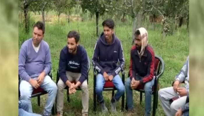 अनुच्छेद 370 हटाए जाने पर क्या कहते हैं कश्मीर के छात्र और युवा, सरकार से क्या है उम्मीदें? अनुच्छेद 370 हटाए जाने पर क्या कहते हैं कश्मीर के छात्र और युवा, सरकार से क्या है उम्मीदें?