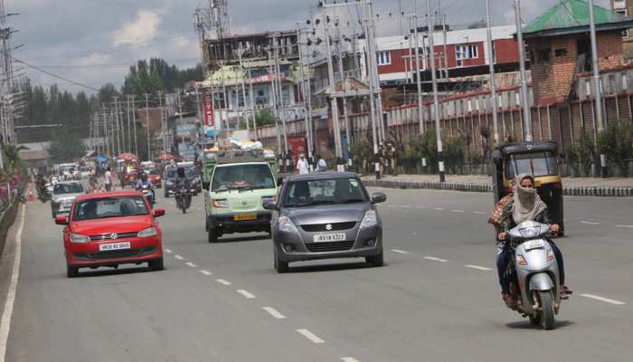 कश्मीर में आज से खुलेंगे स्कूल, सभी दफ्तर भी होंगे शुरू, पाक रच रहा शांति भंग करने की साजिश कश्मीर में आज से खुलेंगे स्कूल, सभी दफ्तर भी होंगे शुरू, पाक रच रहा शांति भंग करने की साजिश