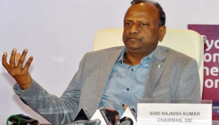 SBI चेयरमैन का बड़ा बयान, बैंकों के पास पैसे की कमी नहीं लेकिन लोन की मांग घट गई है SBI चेयरमैन का बड़ा बयान, बैंकों के पास पैसे की कमी नहीं लेकिन लोन की मांग घट गई है