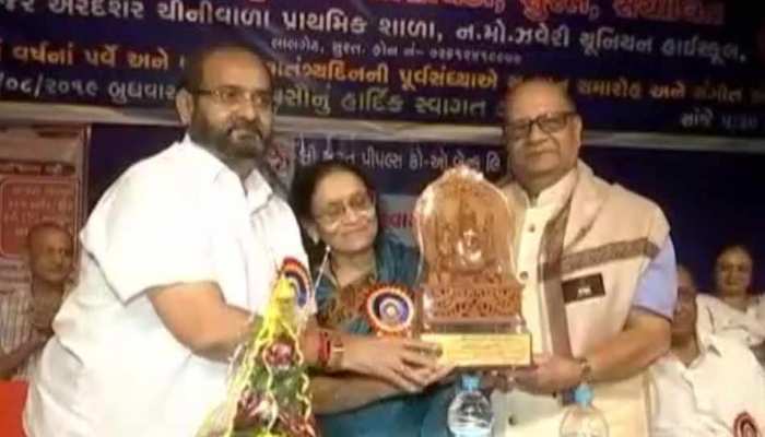 सूरत: स्कूल संचालक ने की थी 60 रुपये की मदद, 64 साल बाद स्कूल को दिए एक करोड़ रुपये सूरत: स्कूल संचालक ने की थी 60 रुपये की मदद, 64 साल बाद स्कूल को दिए एक करोड़ रुपये