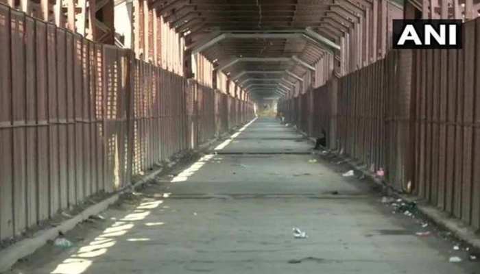 दिल्ली: यमुना नदी का जलस्तर खतरे के निशान के पास, लोहे के पुल पर आवागमन हुआ बंद दिल्ली: यमुना नदी का जलस्तर खतरे के निशान के पास, लोहे के पुल पर आवागमन हुआ बंद