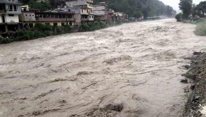 हिमाचल के कई इलाकों में भारी बारिश, चंबा में आज भी बंद रहेंगे स्कूल और अन्य संस्थान हिमाचल के कई इलाकों में भारी बारिश, चंबा में आज भी बंद रहेंगे स्कूल और अन्य संस्थान