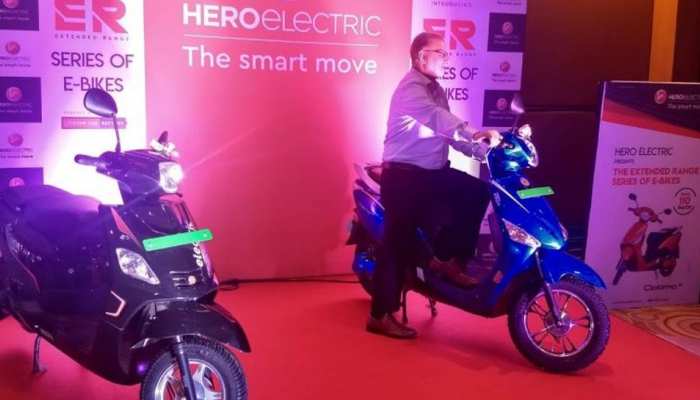 Hero ने लॉन्च किए दो सस्ते इलेक्ट्रिक स्कूटर, फुल चार्ज पर दौड़ेंगे 100 KM Hero ने लॉन्च किए दो सस्ते इलेक्ट्रिक स्कूटर, फुल चार्ज पर दौड़ेंगे 100 KM