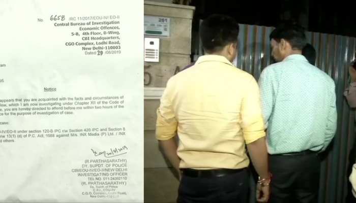 चिदंबरम को खोज रही CBI ने दिया अल्टीमेटम, घर पर नोटिस चिपकाया, 2 घंटे में पेश होने के निर्देश चिदंबरम को खोज रही CBI ने दिया अल्टीमेटम, घर पर नोटिस चिपकाया, 2 घंटे में पेश होने के निर्देश