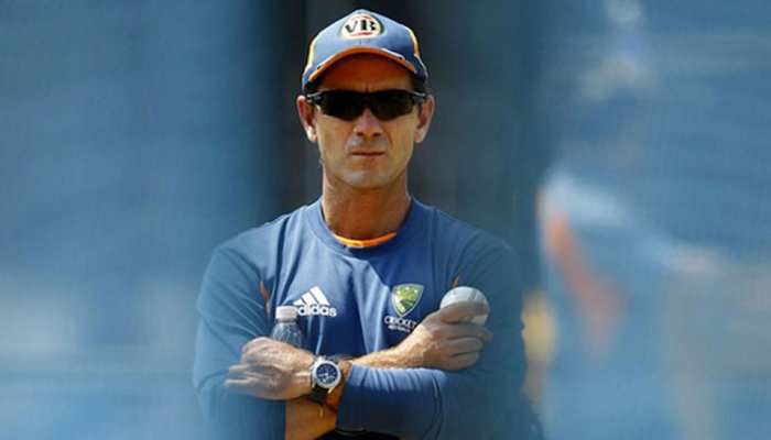 ASHES: ऑस्ट्रेलियाई कोच लैंगर बोले, हम मैच जीतने आए हैं, हेलमेट पर गेंद मारने नहीं ASHES: ऑस्ट्रेलियाई कोच लैंगर बोले, हम मैच जीतने आए हैं, हेलमेट पर गेंद मारने नहीं