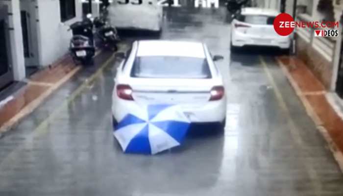 VIDEO: घर के बाहर खेल रहा था 7 साल का मासूम, तभी उसके ऊपर से गुजर गई गाड़ी और...