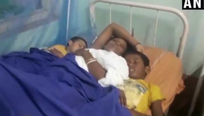 प.बंगाल: श्रीकृष्ण जन्मोत्सव के दौरान मंदिर में मची भगदड़, 4 की मौत, 27 घायल प.बंगाल: श्रीकृष्ण जन्मोत्सव के दौरान मंदिर में मची भगदड़, 4 की मौत, 27 घायल