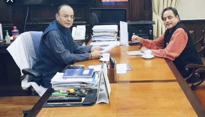 अरुण जेटली के निधन से दुखी शशि थरूर ने याद की उनसे अपनी पहली मुलाकात