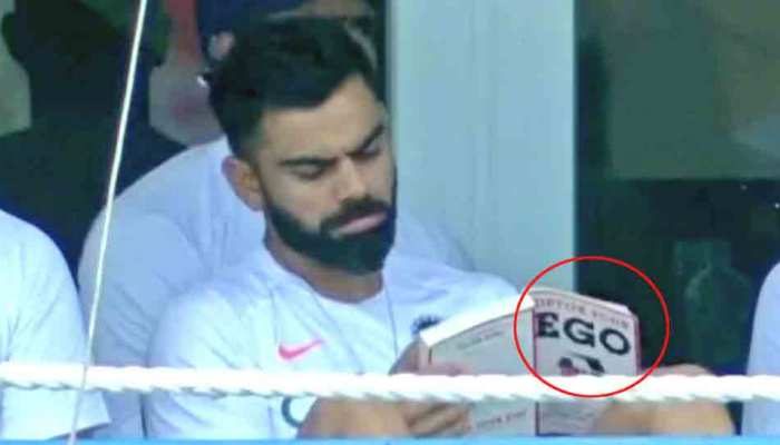 विराट कोहली ‘डिटॉक्स यॉर ईगो’ पढ़ते दिखे, लोगों ने कसा तंज- आपके लिए जरूरी थी ये किताब विराट कोहली ‘डिटॉक्स यॉर ईगो’ पढ़ते दिखे, लोगों ने कसा तंज- आपके लिए जरूरी थी ये किताब